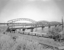 Broadway and Hannibal Bridge