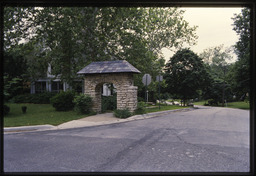 Crestwood Archway