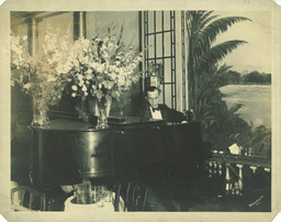 Unknown Pianist