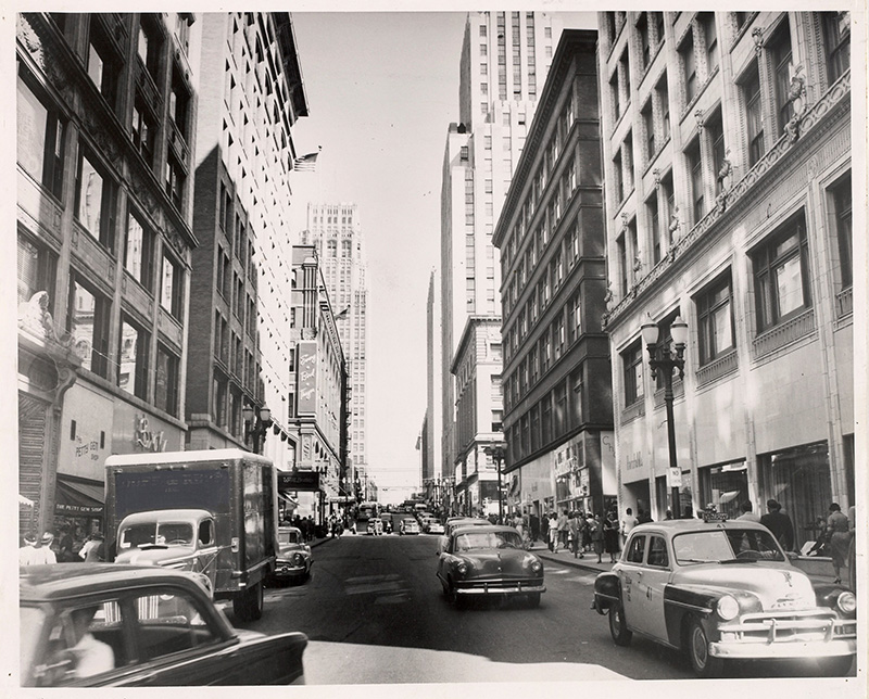 11th Street facing east in downtown Kansas City, circa 1950. Kansas City Public Library.