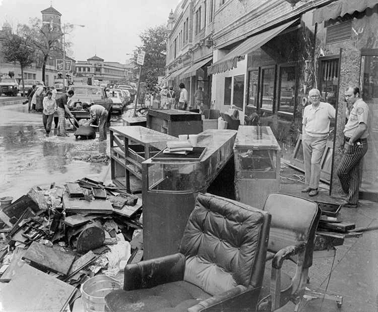 Merchants along Nichols Road assess the damage. THE KANSAS CITY STAR