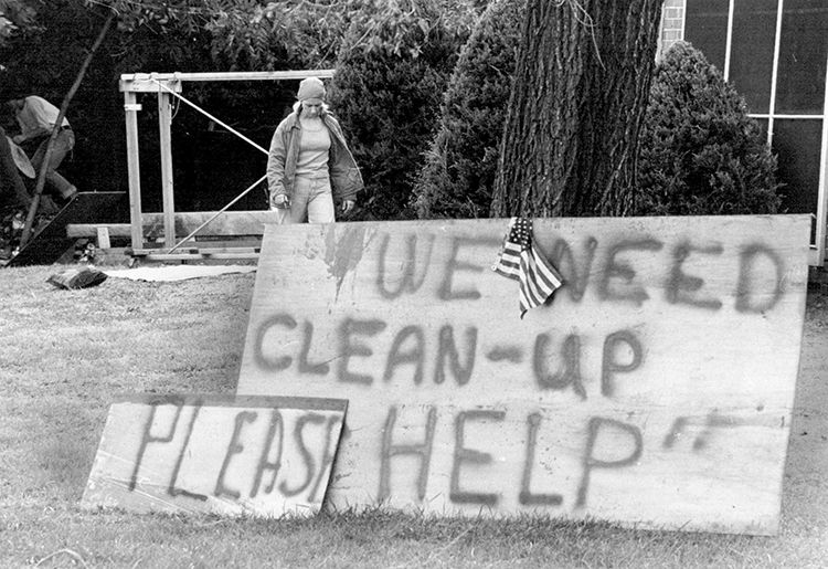 Signs pleading for help with recovery.