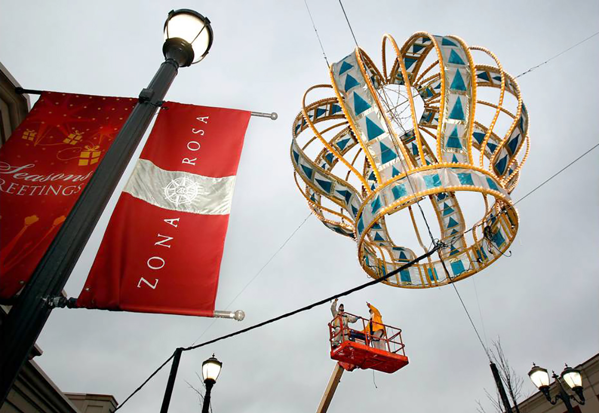 The crowns displayed in Zona Rosa were modeled after the downtown originals