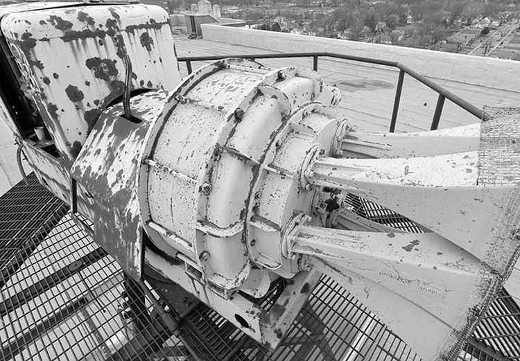 A three-ton, Cold War-era siren still sits atop the Hardesty Self Storage building on Independence Avenue. THE KANSAS CITY STAR