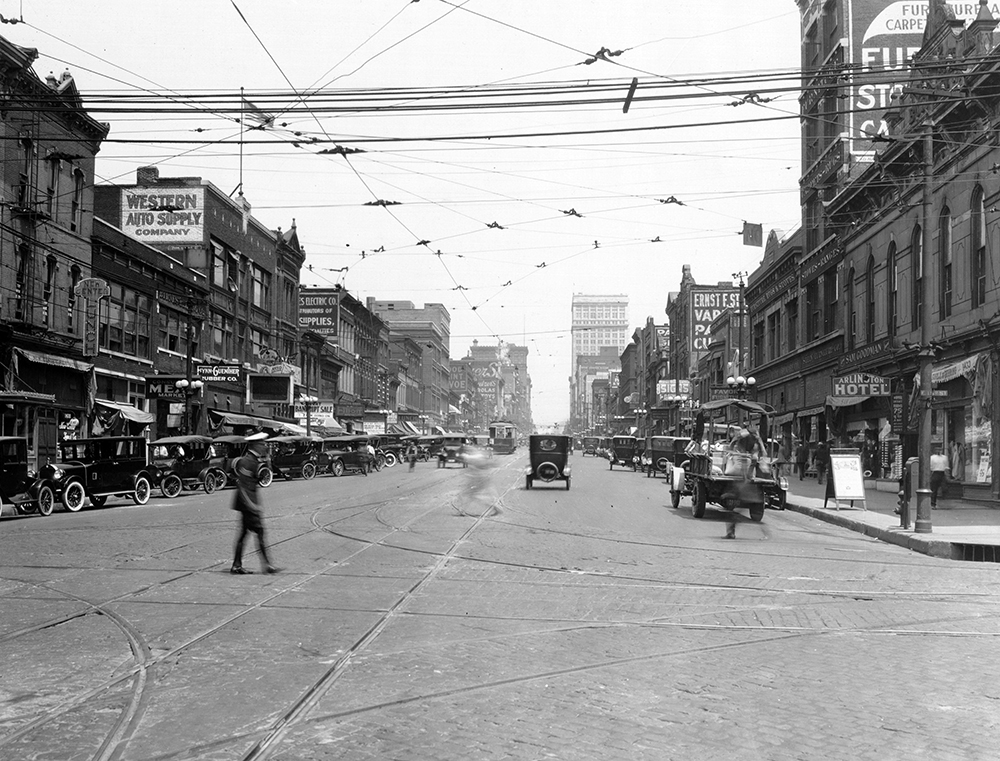 1922 view of Grand Avenue facing north from 15th Street.