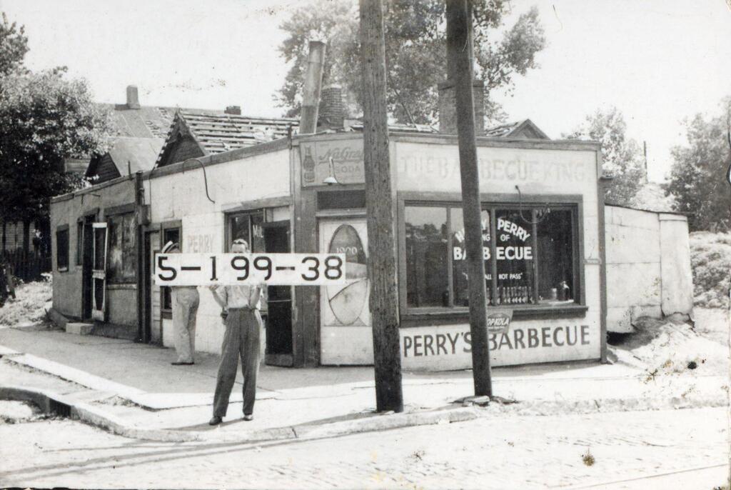 Perry's restaurant at 19th and Highland, 1940.