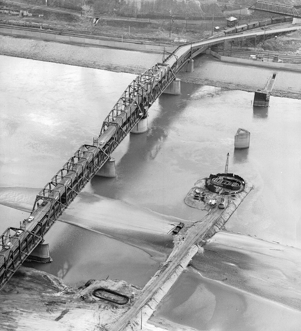 The Broadway Bridge's piers being built in 1955. THE KANSAS CITY STAR