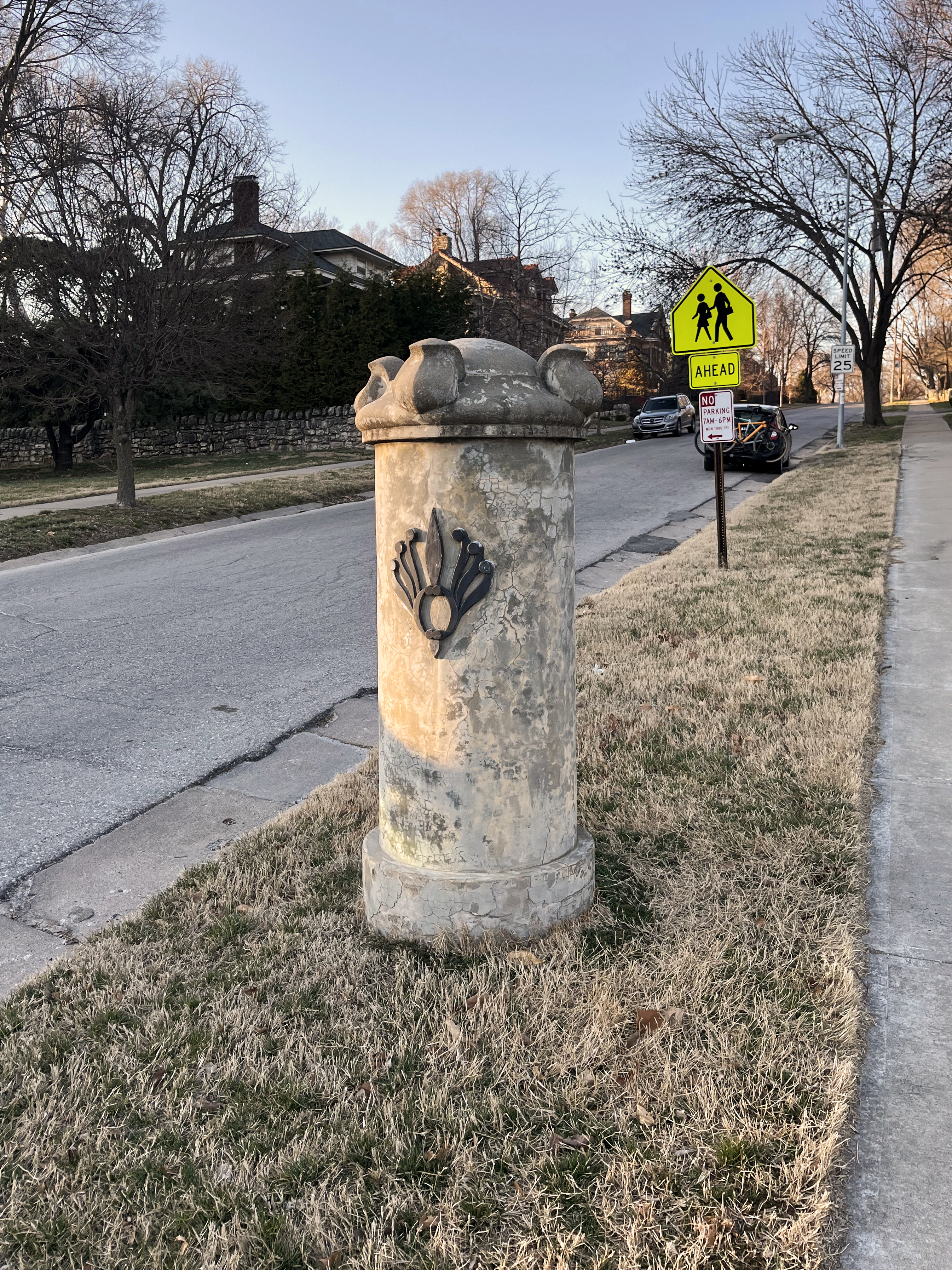 One of Nettleship's Hyde Park markers at 39th Street and Gilham Road