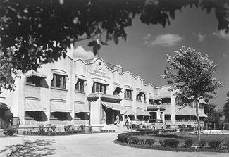 Exterior of a hospital building with a circular drive