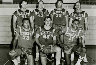 Group photo of a basketball team