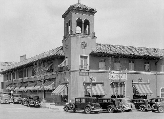 Wolferman's Grocery Store located in the Country Club Plaza